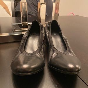 Vaneli black chunky heel elastic back size 11N